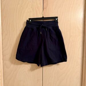 Athleta Comfy and Casual Women’s Farallon Midi Shorts in Black